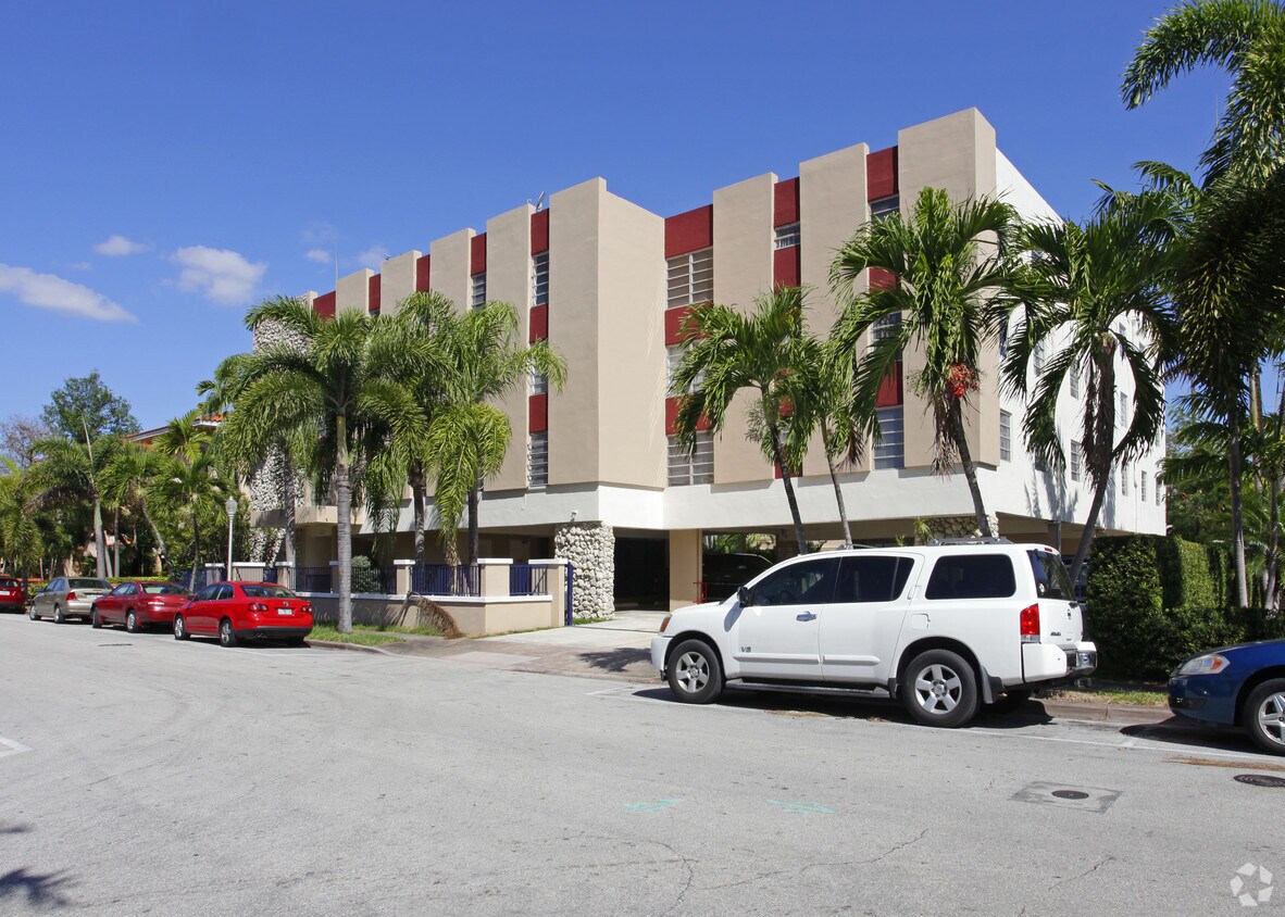 Primary Photo - 221 Majorca Ave