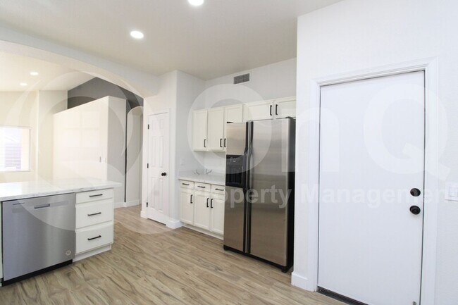 Building Photo - 227 W Del Rio St