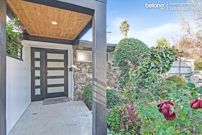 Foto del edificio - 6513 Corbin Ave