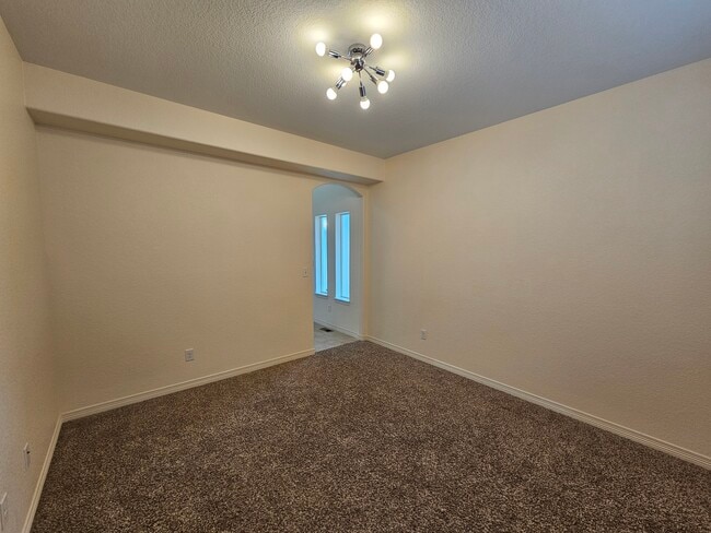 Foto del edificio - 6573 Roundup Butte St