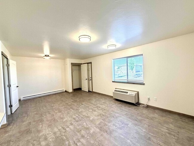 Building Photo - 1040 Enterprise Dr