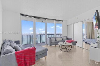 Building Photo - 1750 N Bayshore Dr