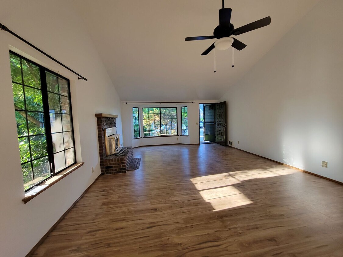 Foto principal - Lovely Duplex in a Quiet Cul-du-Sac - Avai...