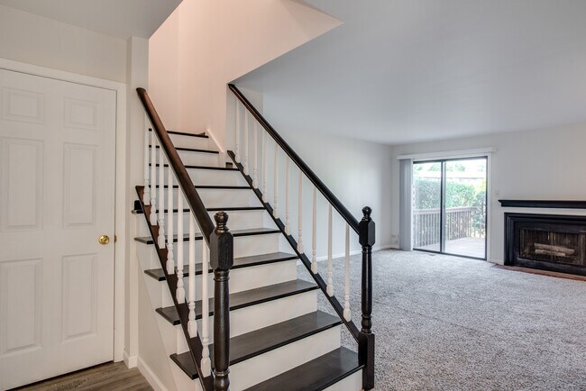 Foto del edificio - 889 Heatherbrook Ct