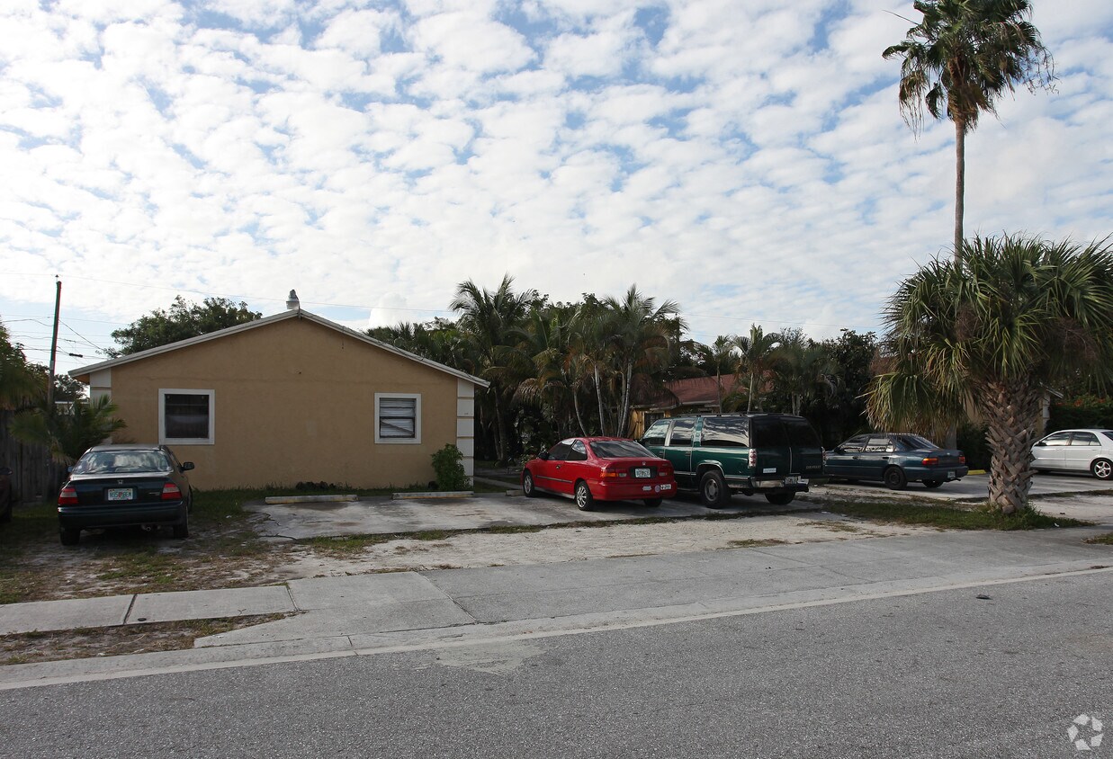 Foto principal - 3336-3346 Cherokee Ave