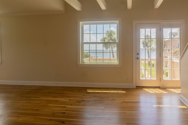 Foto del edificio - 842 Cedar St
