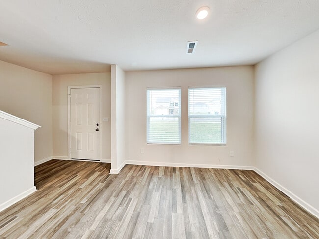 Building Photo - 2905 Shasta Dr