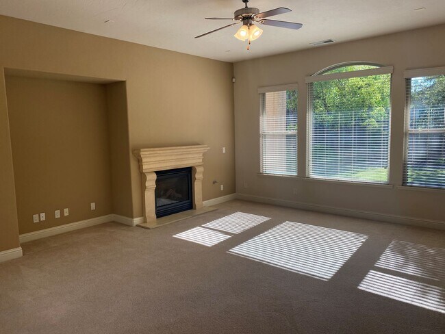 Foto del edificio - 5772 N Rumi Ave