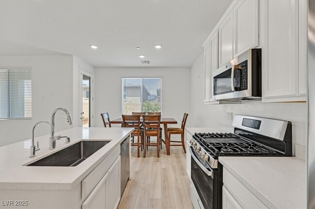 Building Photo - 8852 Flora Run Ave