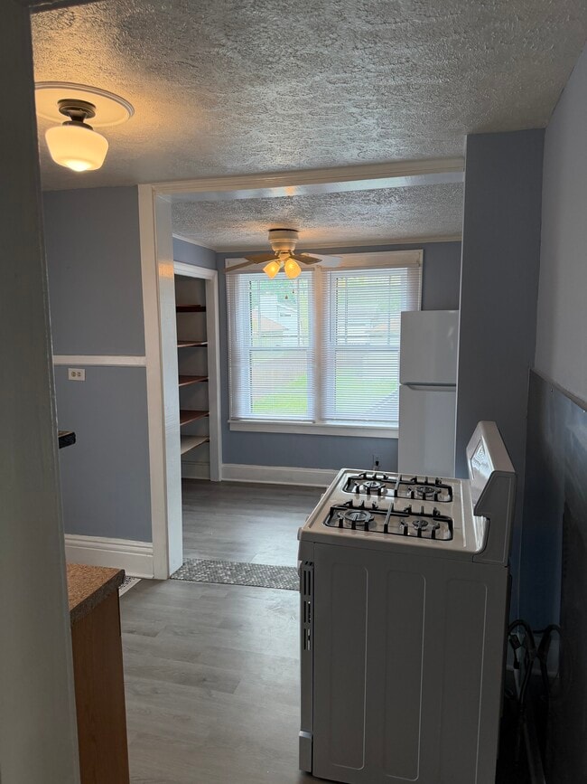 Building Photo - 276 Merriman Rd