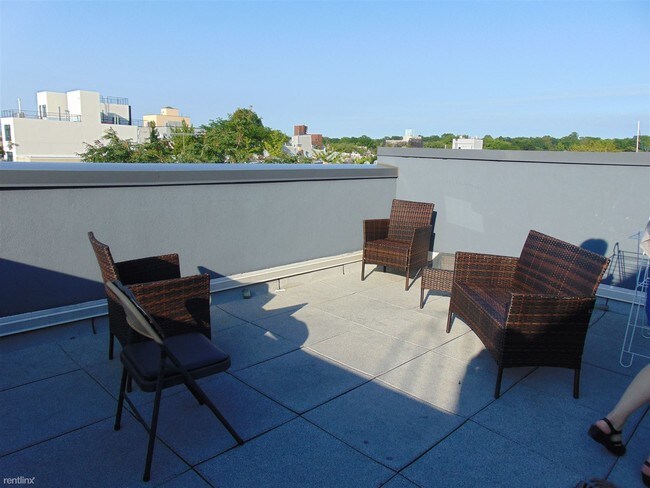 Foto del edificio - 6 br, 2 bath  - 595 Central Ave