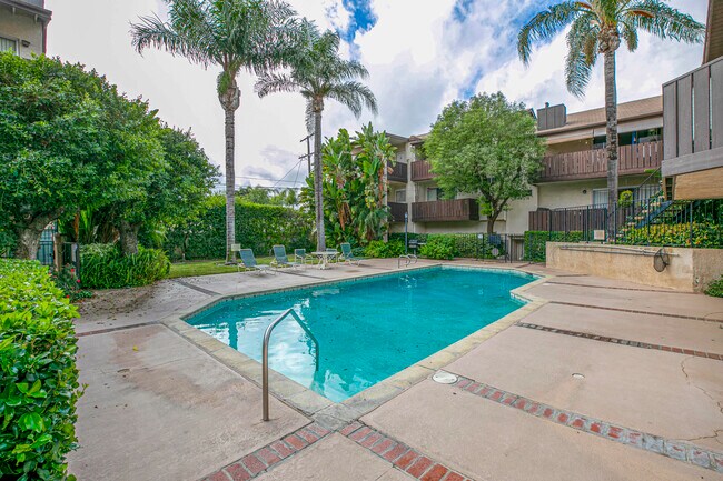 Foto del edificio - 14990 Victory Blvd