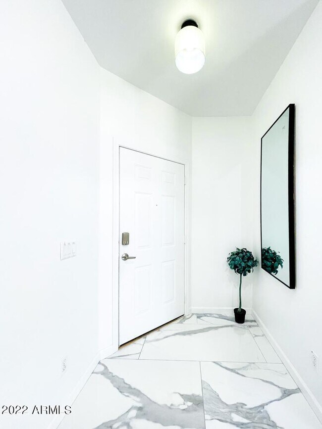 Foto del edificio - 2029 N 29th Pl