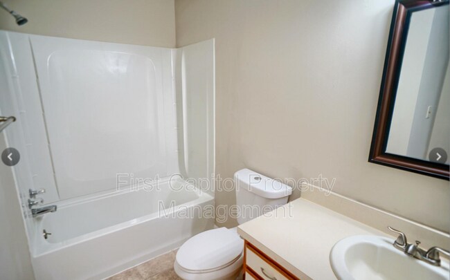 Building Photo - 1665 Long Dr