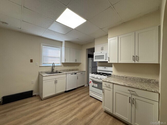 Foto del edificio - 169 Lockwood Ave