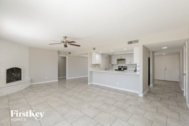 Foto del edificio - 10437 W Campbell Ave