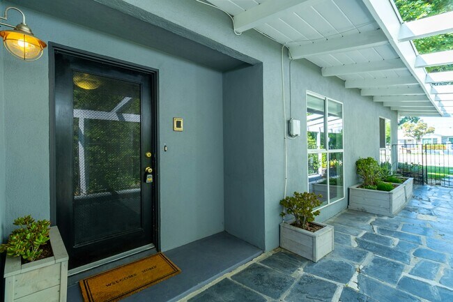 Foto del edificio - 5652 Fallbrook Ave