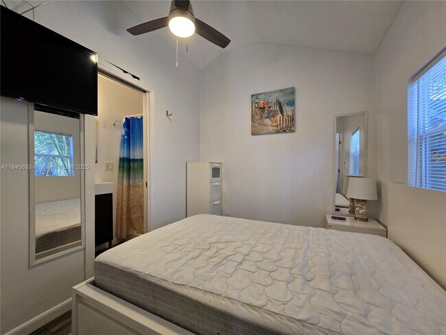 Foto del edificio - 330 SW 13th St