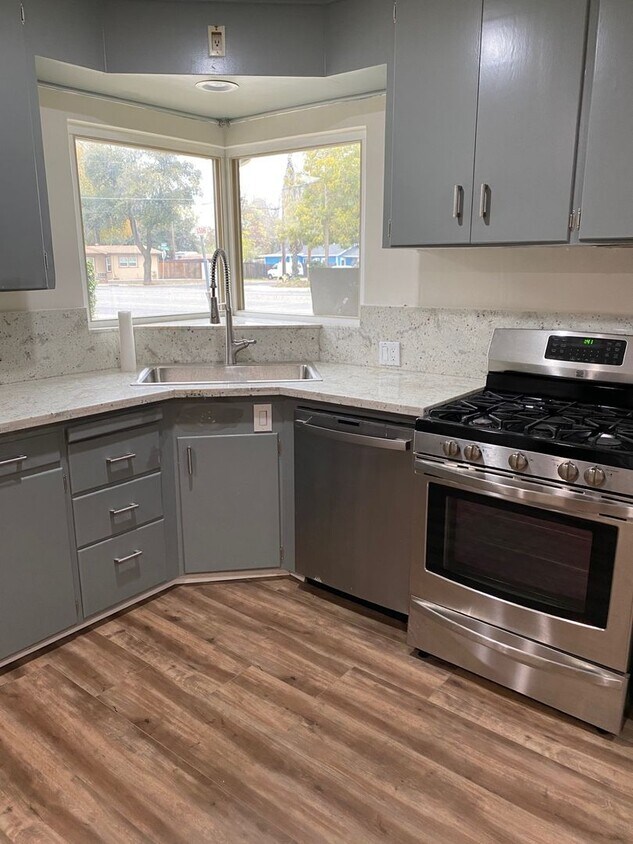 Foto del edificio - 1516 Scenic Dr