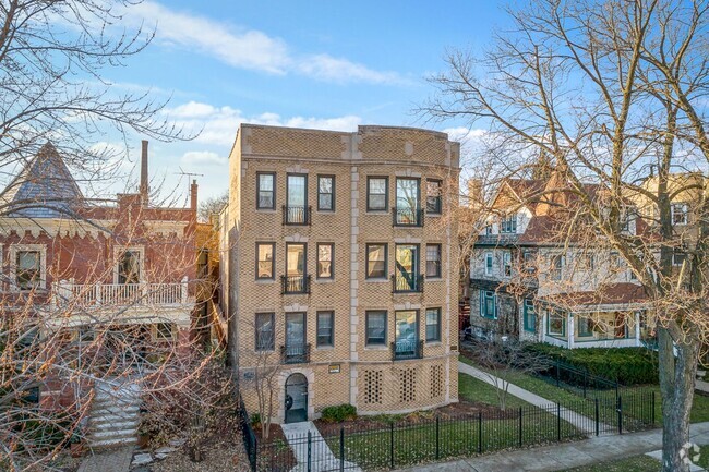 Building Photo - 4836 N Paulina St