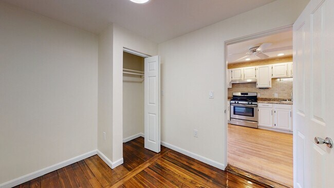 Foto del edificio - 833 E 2nd St