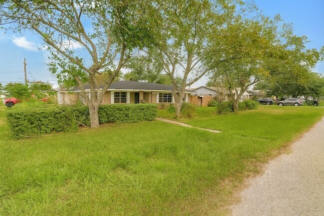 Foto del edificio - 1424 N Avenue F