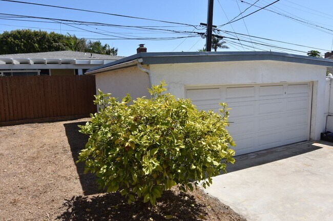 Foto del edificio - Trestles District Home!