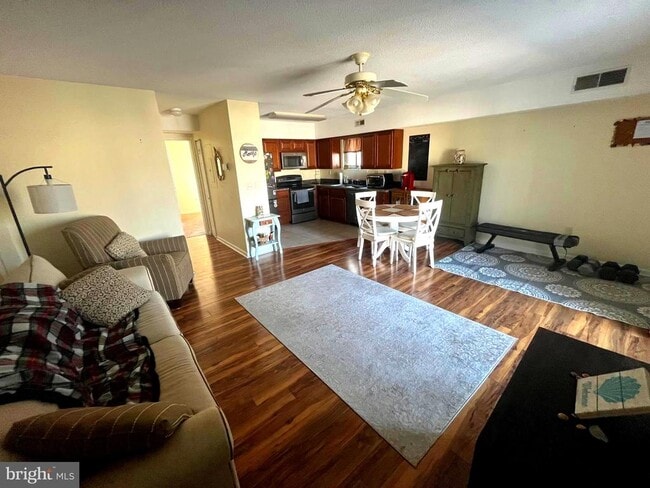 Building Photo - 14402 Jarvis Ave