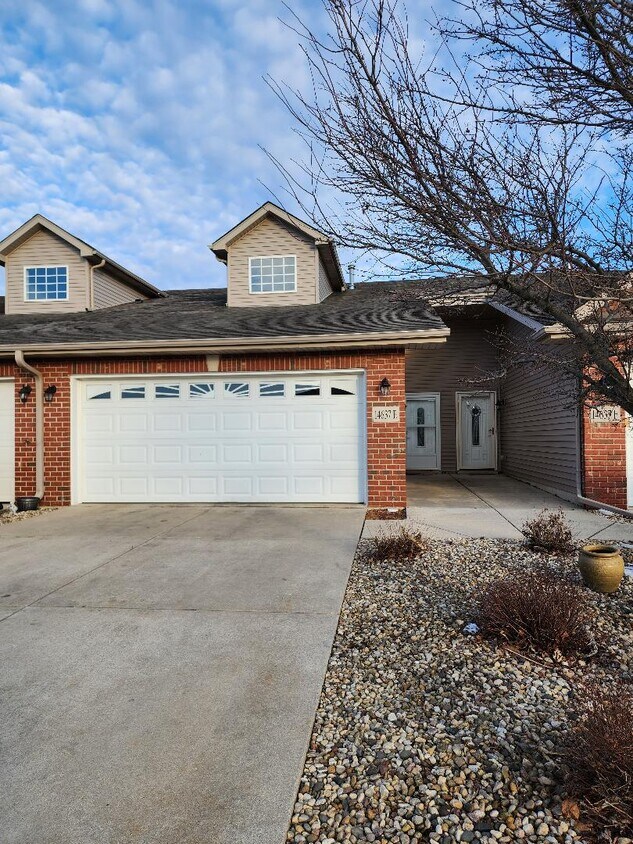 Foto principal - 14637 Drummond St