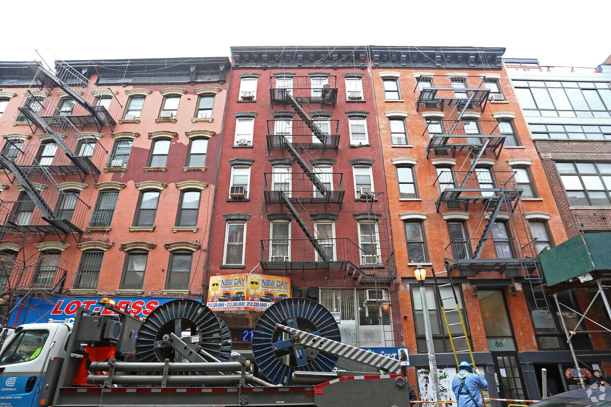 Building Photo - 84 Clinton St