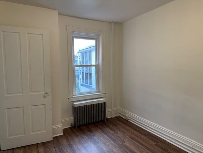 Building Photo - 248 E Ross St