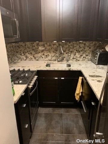 Building Photo - 153 E 57th St