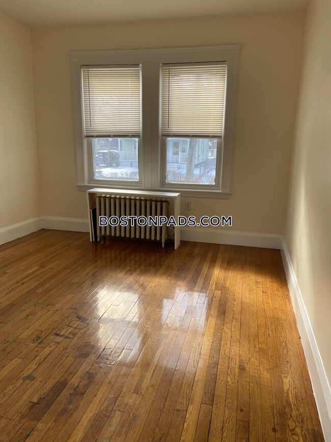 Building Photo - 700 Metropolitan Ave