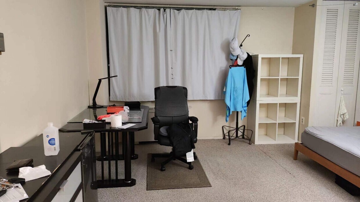 Foto principal - 1 E University Pkwy