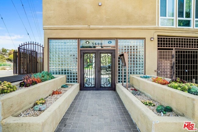 Foto del edificio - 3600 Bagley Ave