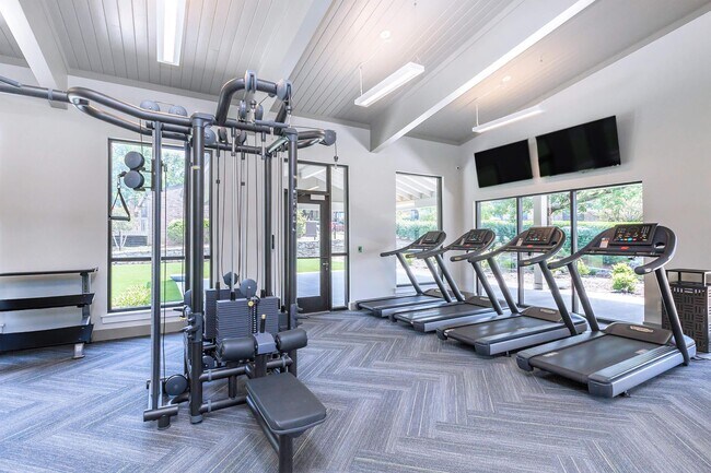 EQUIPO DE ENTRENAMIENTO CARDIOVASCULAR Y DE FUERZA - Gazebo Apartments