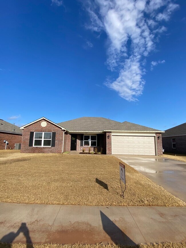 Building Photo - Four Bedroom | Two Bath Home in Bixby