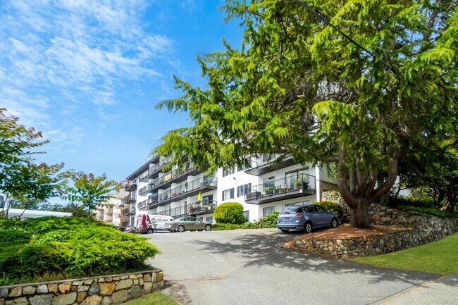Photo du bâtiment - 1007 Esquimalt Road