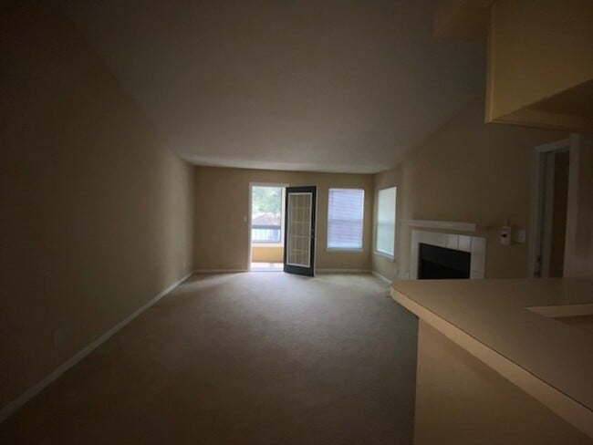 Building Photo - 2 BEDROOM 2 BATHROOM CONDO FOR RENT / REGE...
