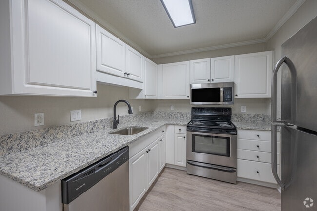 1BR, 1BA - Kitchen - Summerlyn Place
