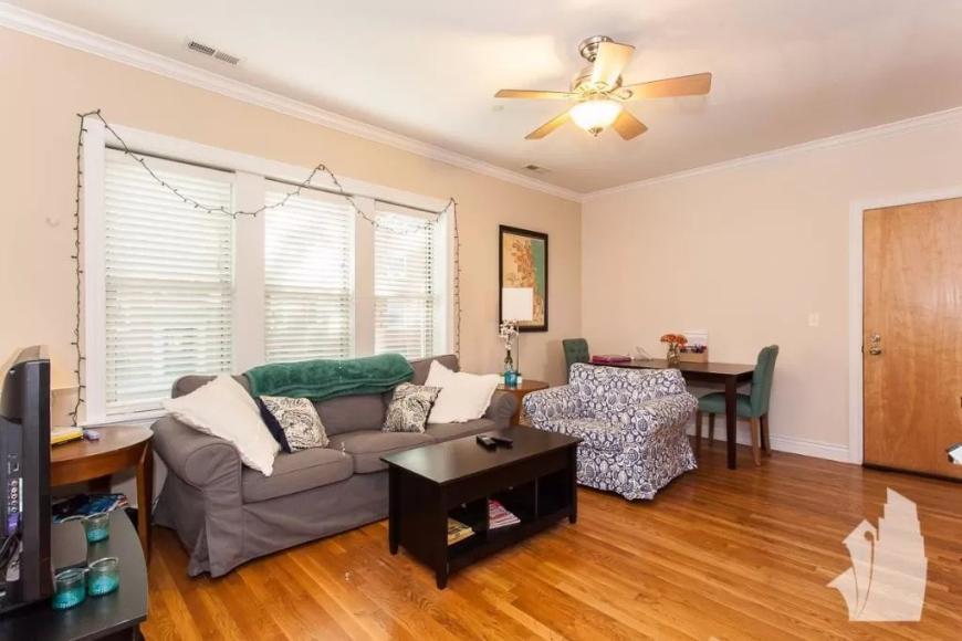 Foto principal - 2 bedroom in Chicago IL 60613