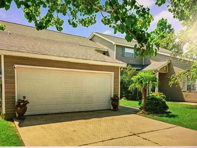 Building Photo - 1769 Marina Dr