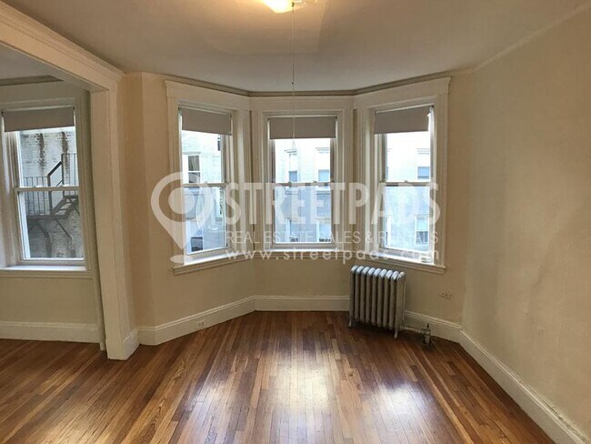 Building Photo - bedroom in Boston MA 02215