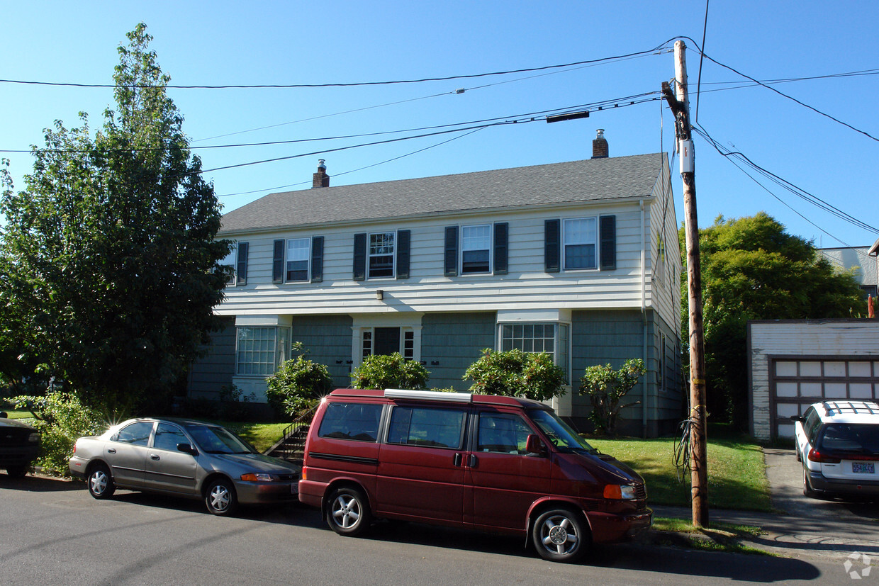 Primary Photo - 2426 NE Weidler St