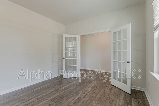 Foto del edificio - 1005 Roleson Wy