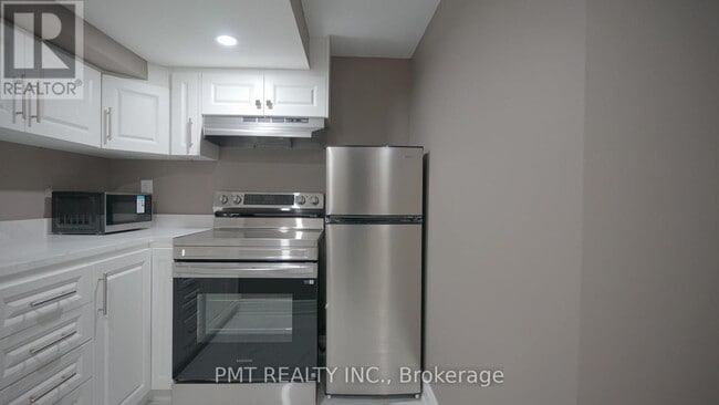 Building Photo - 7 Waterbury Dr