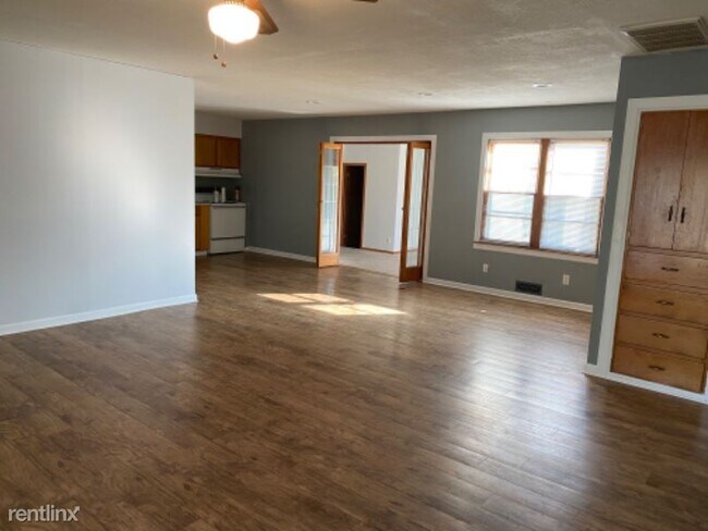 Foto del edificio - 3 br, 1.5 bath House - 3114 S Mclean Blvd