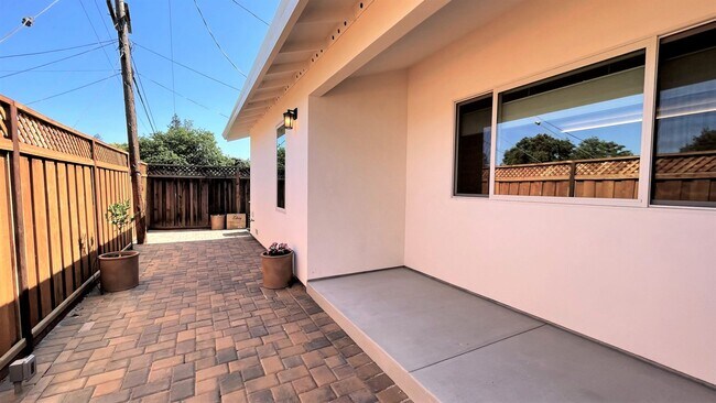 Building Photo - 2BD/2BA Sunnyvale Modern Home Near Apple Campus
