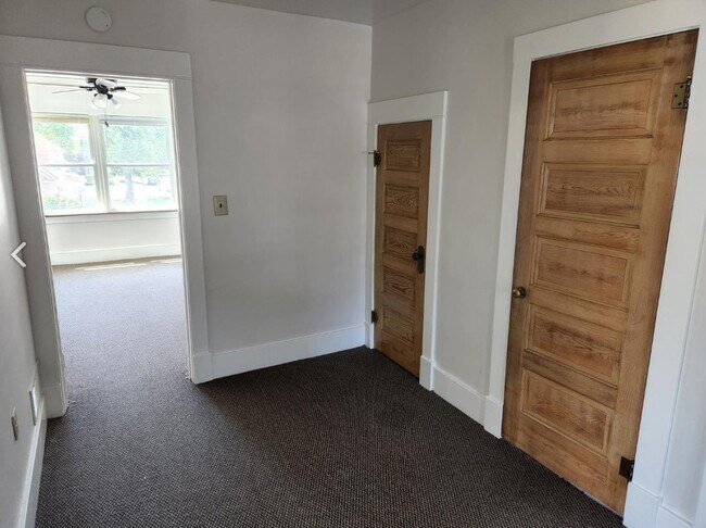 Foto del edificio - 566 Poplar St