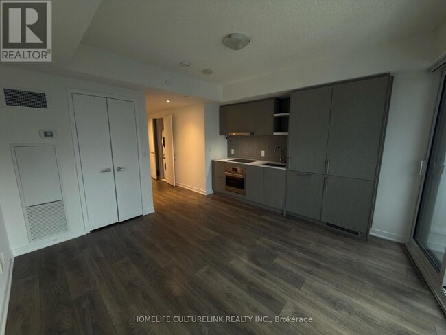 Building Photo - 100 Harbour St